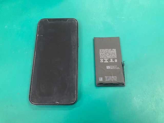 iPhone 12 のバッテリー交換を行いました